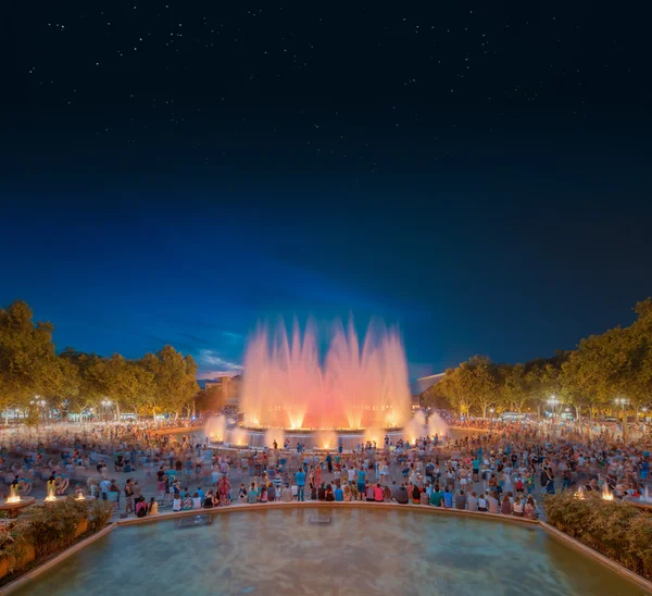 Vista nocturna de la Fuente Mágica en Barcelona — Foto de Stock