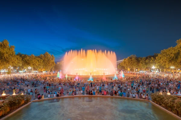 Barcelona'da magic fountain gece manzarası — Stok fotoğraf