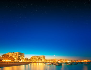 İbiza Adası gece görünümü