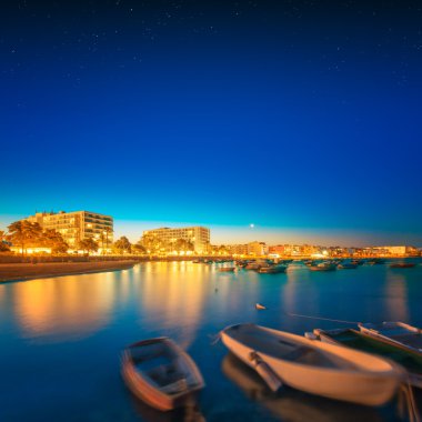 İbiza Adası gece görünümü