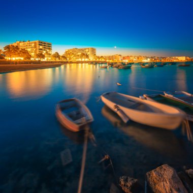 İbiza Adası gece görünümü