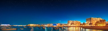 İbiza Adası gece görünümü