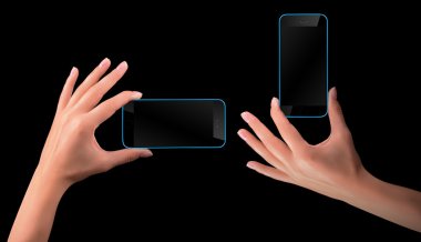 el ile boş ekran siyah akıllı telefon tutarak
