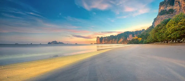 Beautiful beach with colorful sky, Thailand — Stock Photo, Image