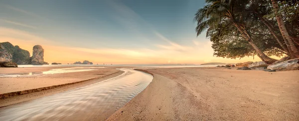 Beautiful beach with colorful sky, Thailand — Stock Photo, Image