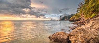 renkli gökyüzü ile güzel gün batımı