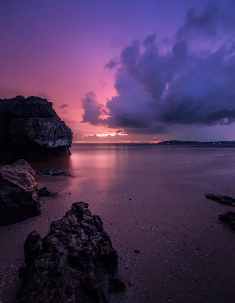 Красивий захід сонця з барвистим небом — стокове фото