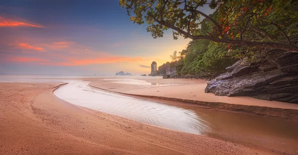 Beautiful beach with colorful sky, Thailand — Stock Photo, Image