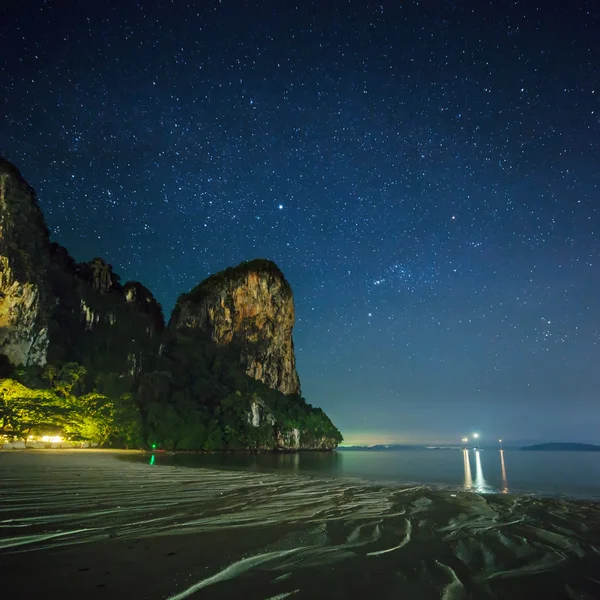 Natt tropiskt landskap. Thailand — Stockfoto