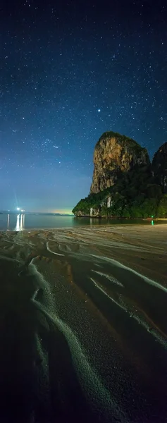 Paesaggio tropicale notturno. Tailandia — Foto Stock