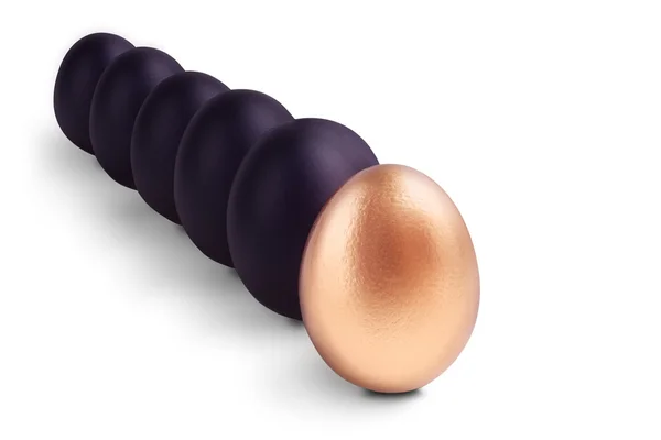 Başarı sembolü kavramı ile altın yumurta — Stok fotoğraf