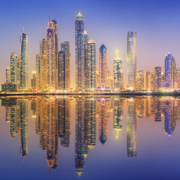 Het panorama van de schoonheid van Dubai marina. Verenigde Arabische Emiraten — Stockfoto