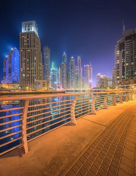 Het panorama van de schoonheid van Dubai marina. Verenigde Arabische Emiraten — Stockfoto