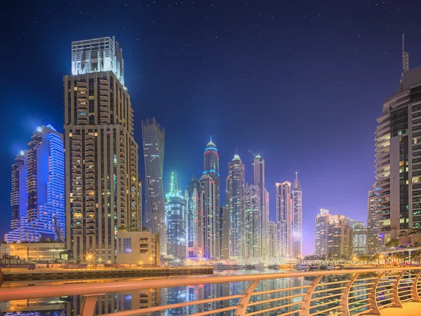 Het panorama van de schoonheid van Dubai marina. Verenigde Arabische Emiraten — Stockfoto