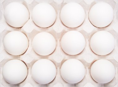 birçok yumurta kap içinde