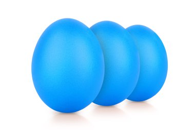 Grup mavi yumurta beyaz izole