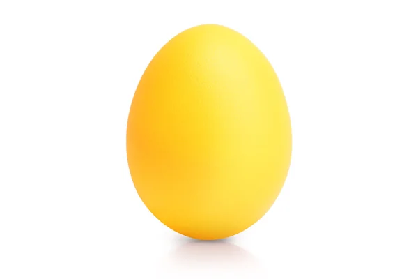 Huevo amarillo aislado sobre blanco — Foto de Stock