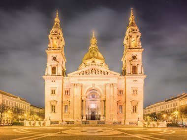 St. Stephens Bazilikası'nın ve Budapeşte meydanda