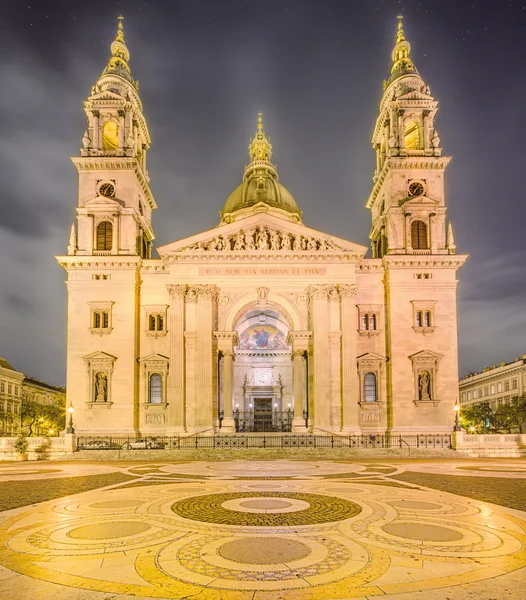 St. Stephens Basilica and square in Budapest — Stock Photo, Image