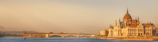 Vue de l'édifice du Parlement hongrois, Budapest — Photo