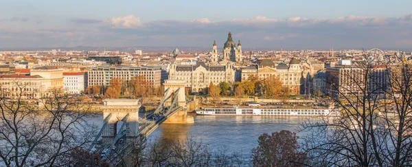 Pont des Chaînes à Budapest au lever du soleil . — Photo