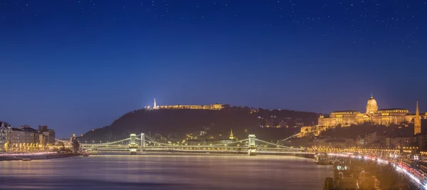 Weergave van Liberty standbeeld, Budapest — Stockfoto