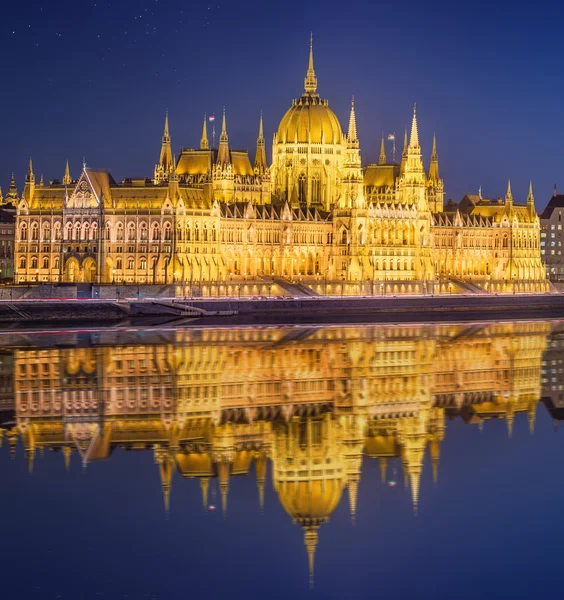 Vista do edifício do Parlamento húngaro, Budapeste — Fotografia de Stock