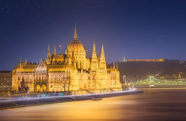 Magyar Országgyűlés és a Szabadság-szobor, Budapest — Stock Fotó