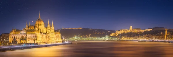 Parlement hongrois et statue de la Liberté, Budapest — Photo