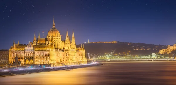 Magyar Országgyűlés és a Szabadság-szobor, Budapest — Stock Fotó