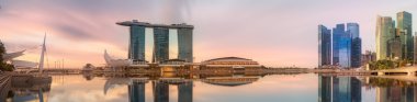Singapur manzarası ve marina Bay görünümü