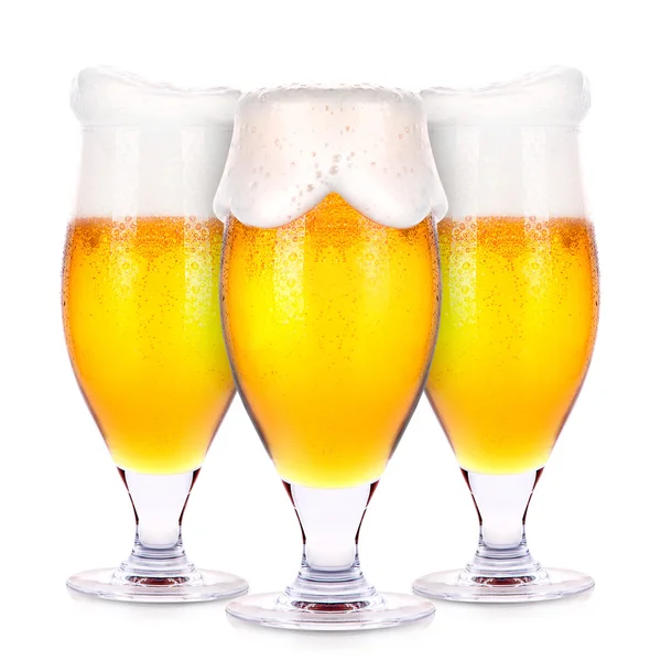 Gelidi bicchieri di birra leggera isolati — Foto Stock