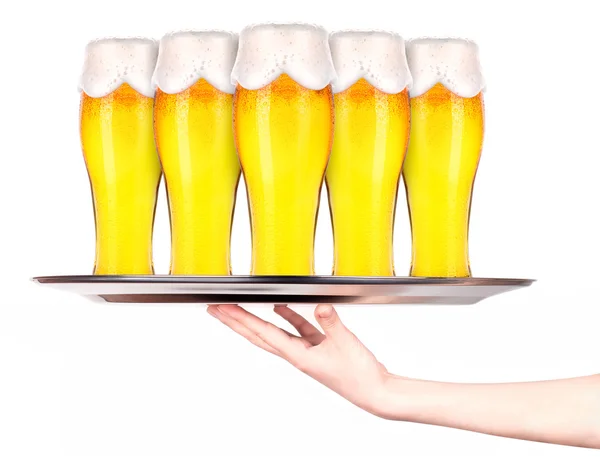 Cameriere che tengono vassoio con birra leggera isoalted — Foto Stock