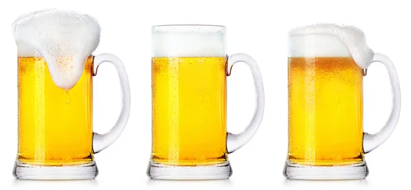Mroźny okulary lekkie piwa na białym tle — Zdjęcie stockowe