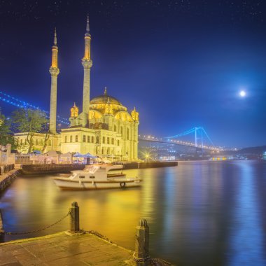 Ortaköy Camii ve Boğaz Köprüsü Istanbul