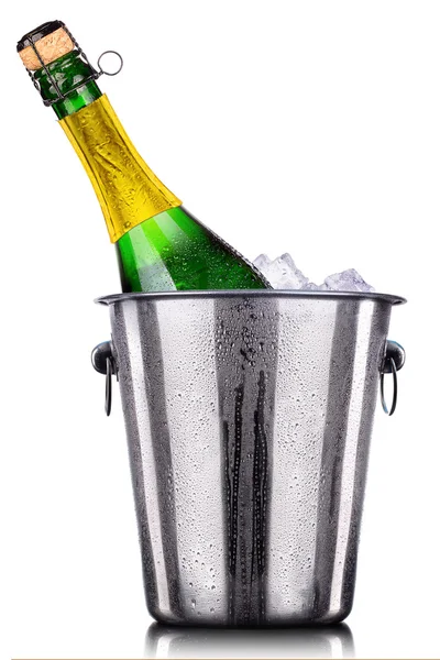 Flasche Champagner im Eimer — Stockfoto