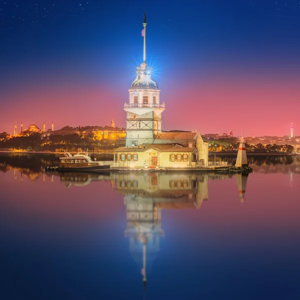 Maiden Tower or Kiz Kulesi Istanbul — Stock Photo, Image