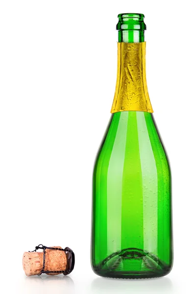 Bottiglia di champagne con tappo isolato su bianco — Foto Stock