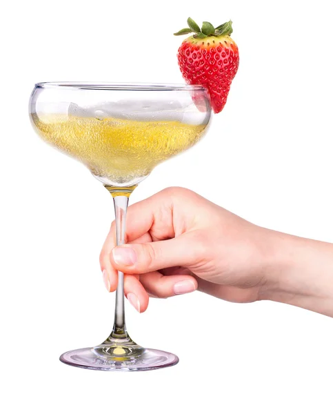 Main avec verre de champagne et fraise — Photo