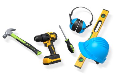 Yapı araçları, miğferler ve güvenlik teçhizatlarının toplanması, kırpma yolu ile beyaz arka planda izole edilmiş, iş güvenliğini sembolize ediyor ve sanayiyi inşa ediyor