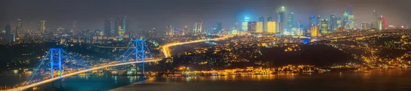 Panorama von Istanbul und Bosporus bei Nacht — Stockfoto