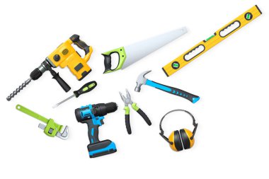 Matkap, testere, kerpeten ve kulaklıklar da dahil olmak üzere çeşitli inşaat araçları kırpma yolu ile beyaz arka planda izole edilmiş, DIY konsepti