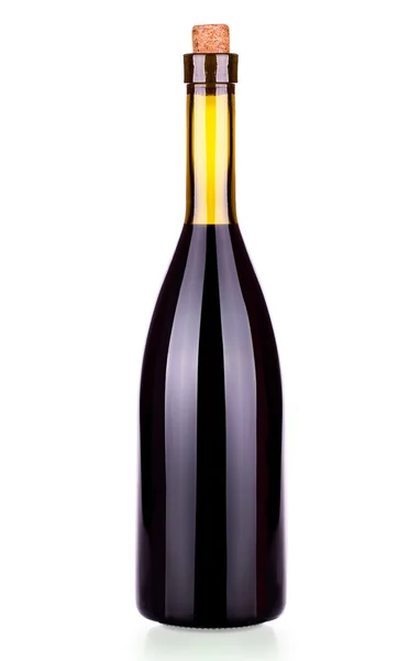 Eleganckie butelkę czerwonego wina z korka na białym tle — Zdjęcie stockowe