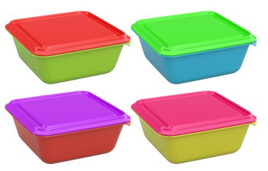 Renkli kapaklı canlı kare plastik gıda depolama kapları, beyaz arka planda izole edilmiş, mutfak düzenini temsil eden