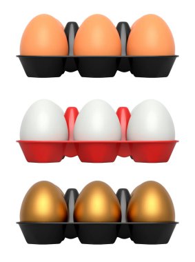 Plastik tepsiler beyaz şeffaf arka planda izole edilmiş kahverengi, altın ve beyaz yumurtalarla dolu. Yumurta çeşitliliği ve gıda endüstrisi kavramı