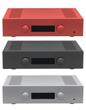 Beyaz arkaplanda izole edilmiş minimal tasarıma sahip renkli ses yükselticileri seti, modern ses ekipmanları konsepti.