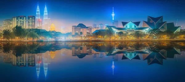 Kuala Lumpur nacht landschap, het paleis van cultuur — Stockfoto