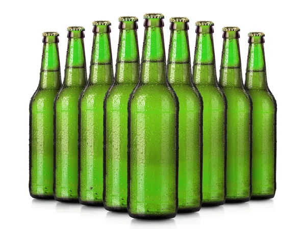 Conjunto de garrafas de cervejas com gotas geladas isoladas — Fotografia de Stock