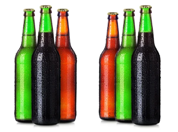 Satz Bierflaschen mit frostigen Tropfen isoliert — Stockfoto