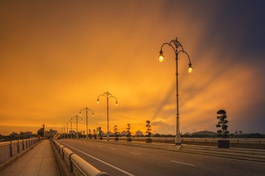 Sunrise, Putrajaya adlı modern köprü manzara